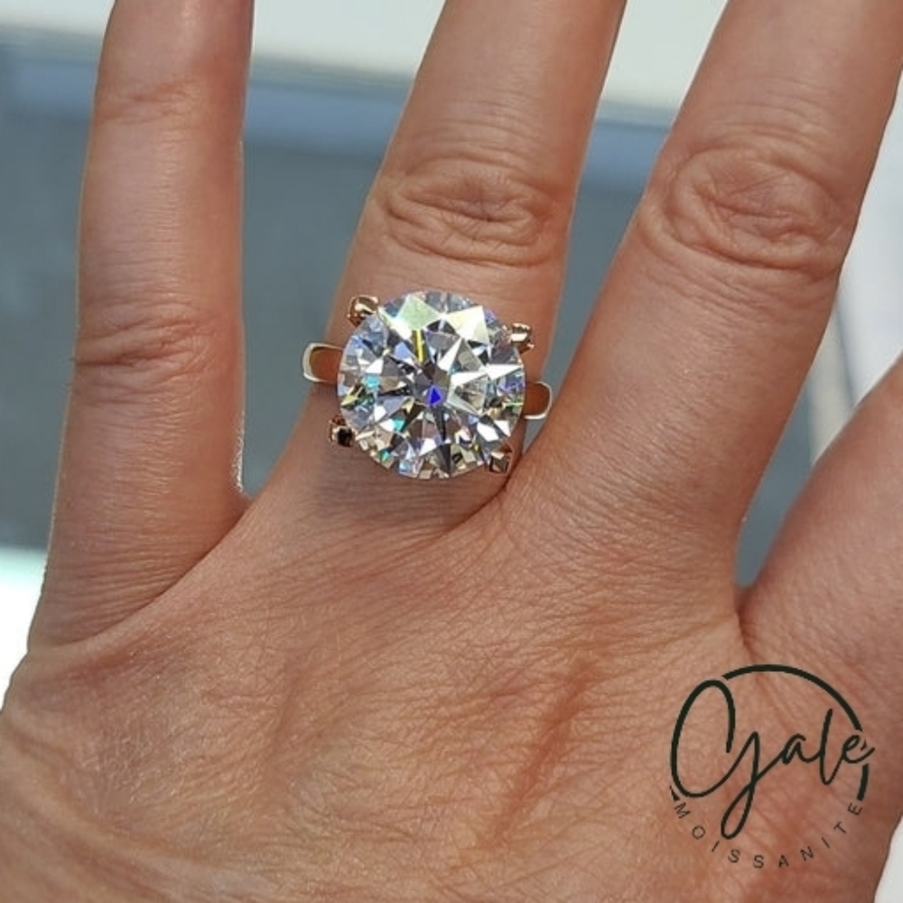 Certified 10 CT Moissanite  Diamond Ring with Lighted Box - Picture 10 of 15